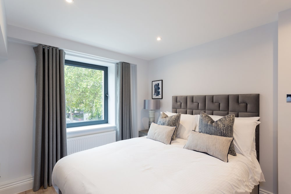 The Carlyle - Elegant Serviced Apartments