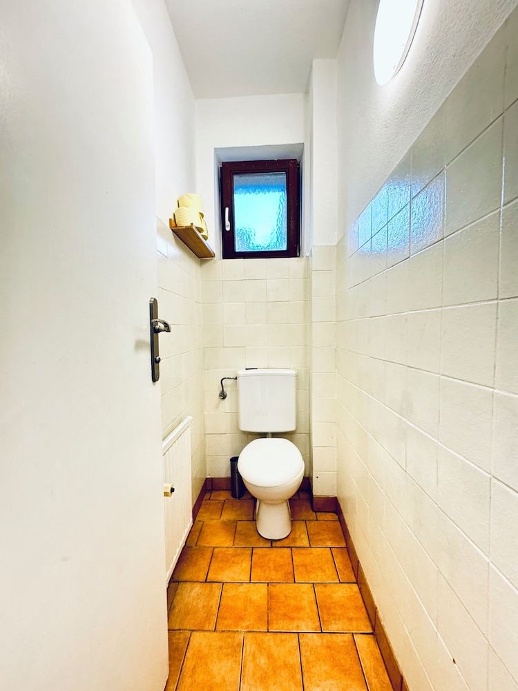 Spacious Budget Home Garden Stay