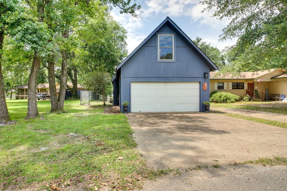 Lakefront Oasis w/ Patio in Hot Springs, Arkansas! view 4