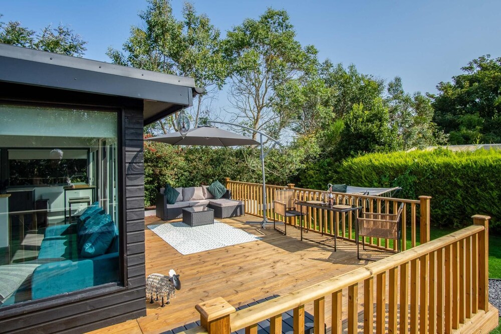 Cedars Lodge - Hot Tub - Penally - Tenby