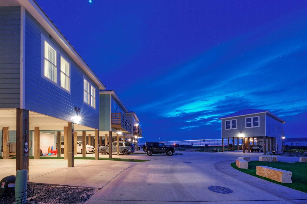 The Madison Pool, Mustang Island Beaches & Port A Fun Nearby