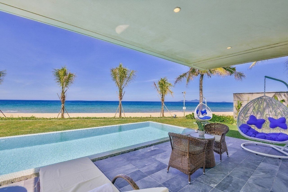 Luxury Yacht Villa