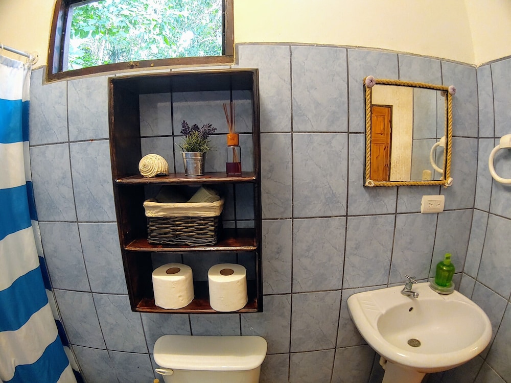 Colibri Surf House & Flats