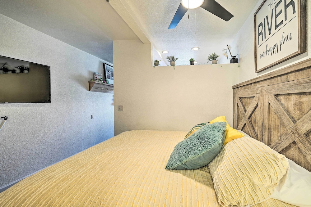 Parker Studio Nestled on the Colorado River! view 3