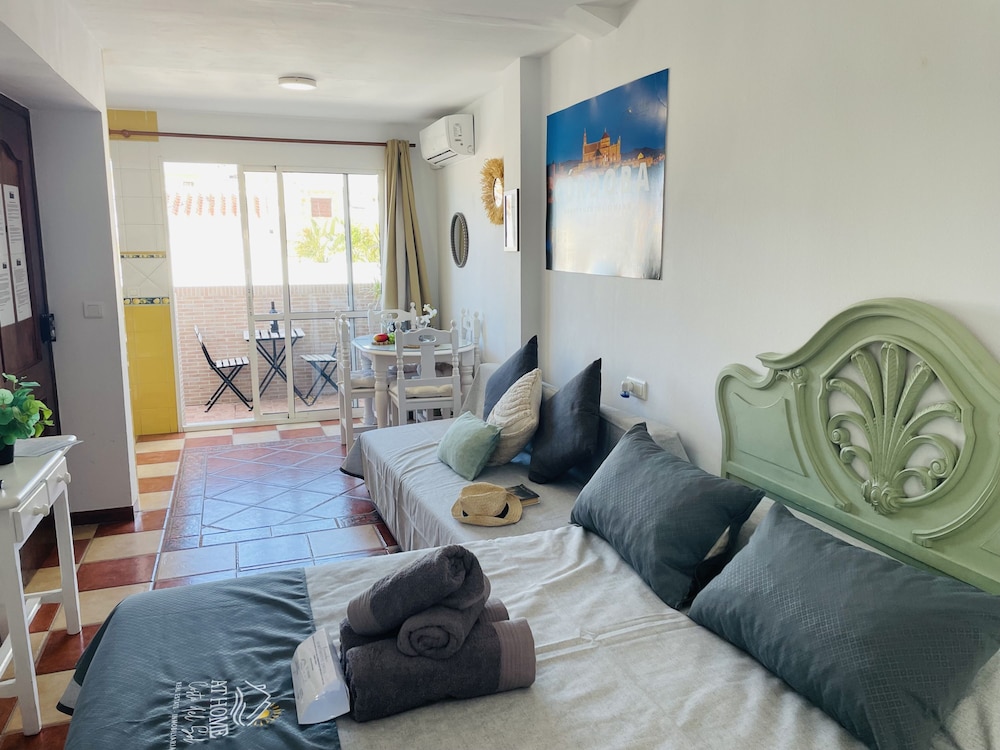 Estudio Cordoba Jimena by At Home Costa del Sol