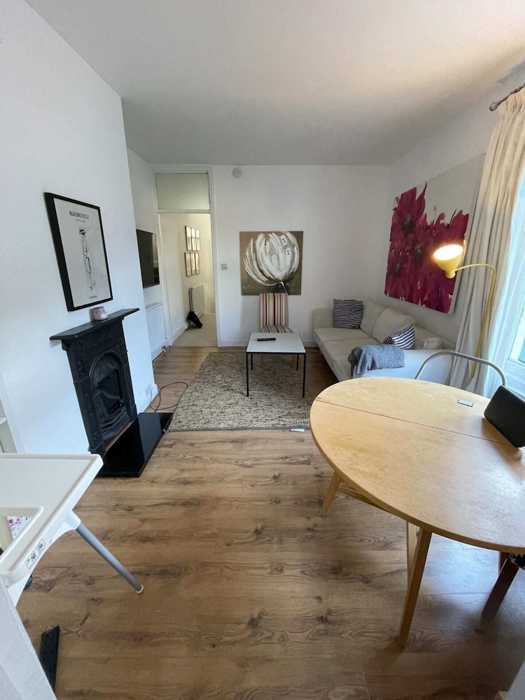 Charming and Serene 2 Bedroom Flat - Sands End