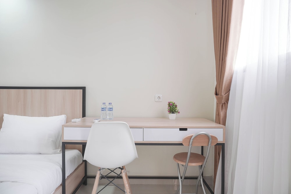 Warm And Comfort Studio At Evenciio Margonda Apartment