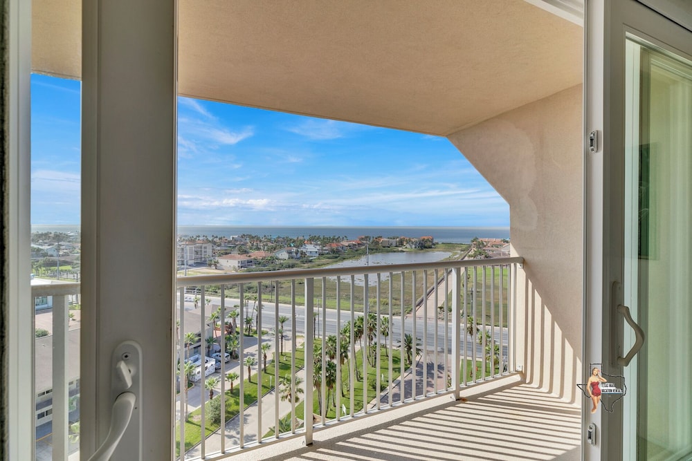 Bahia Mar-Solare Beachfront & Two Pools