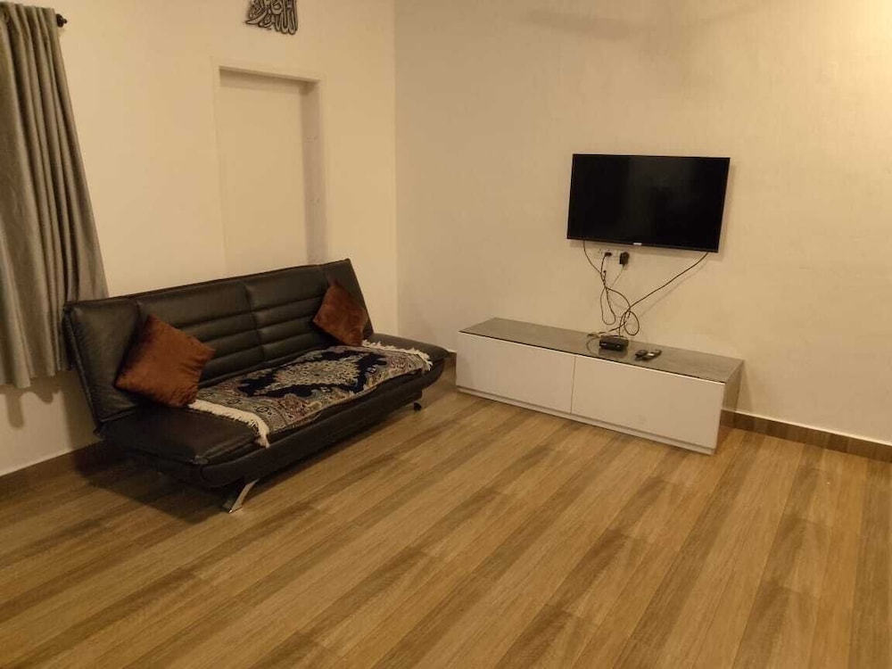 Thavika Silverwood Residence Yelagiri