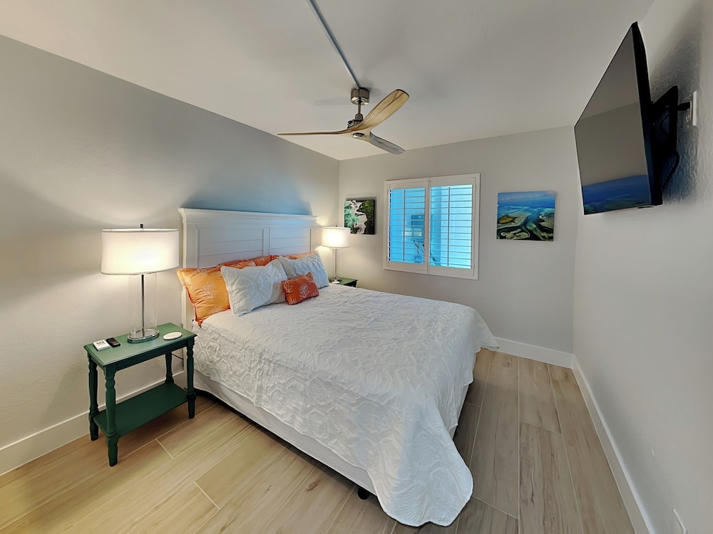 Seaside 4 by Distinctive Beach Rentals