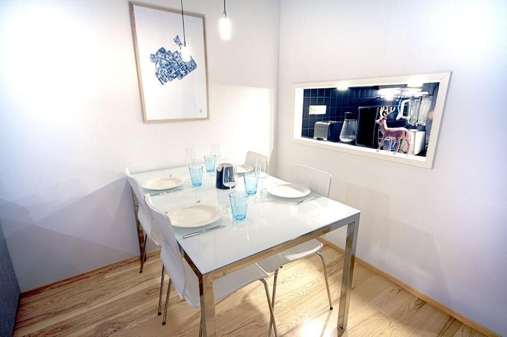 2ndhomes Deluxe Studio w Sauna & Balcony view 5