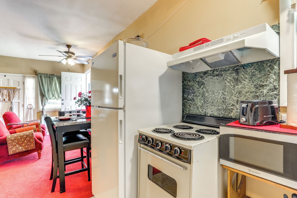Charming Studio ~ 5 Mi to Stone Mountain Park