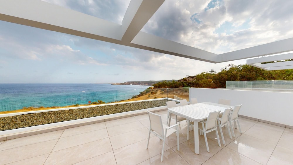 Periyiali Seafront Villa Nefeli