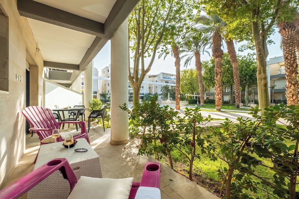 Royal Park Apt Resort by Sea N Rent
