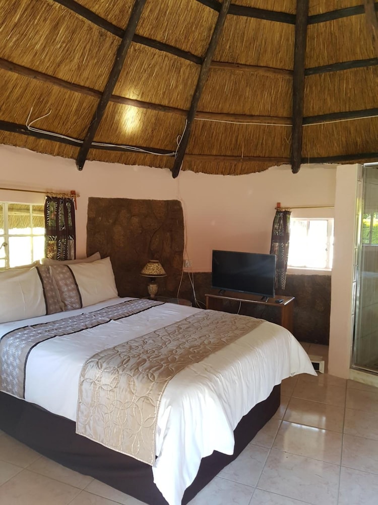 Lynn's Guest House
