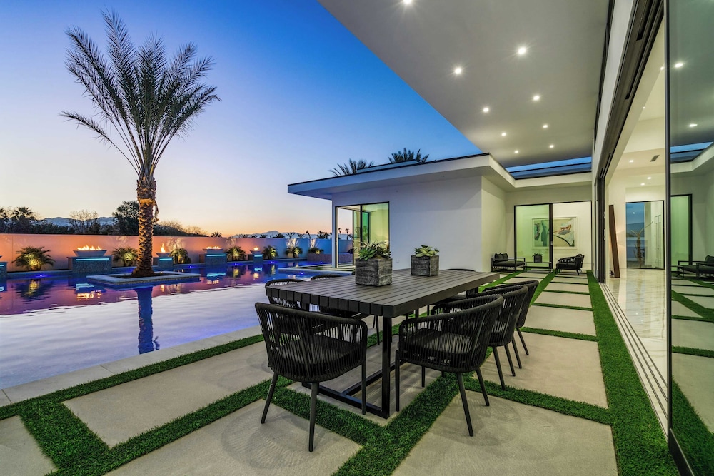 Pool, Hot Tub & Putting Green Minutes From Dining & Golf Bravo Villa #13 by Avantstay