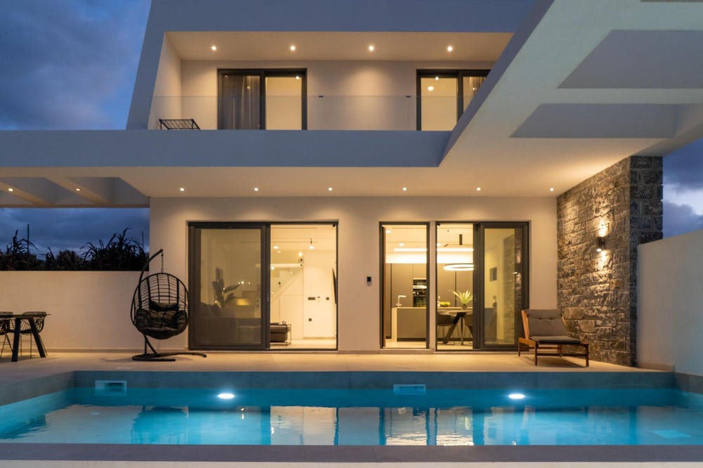Aethra Deluxe Villa With Pool 700m From Beach