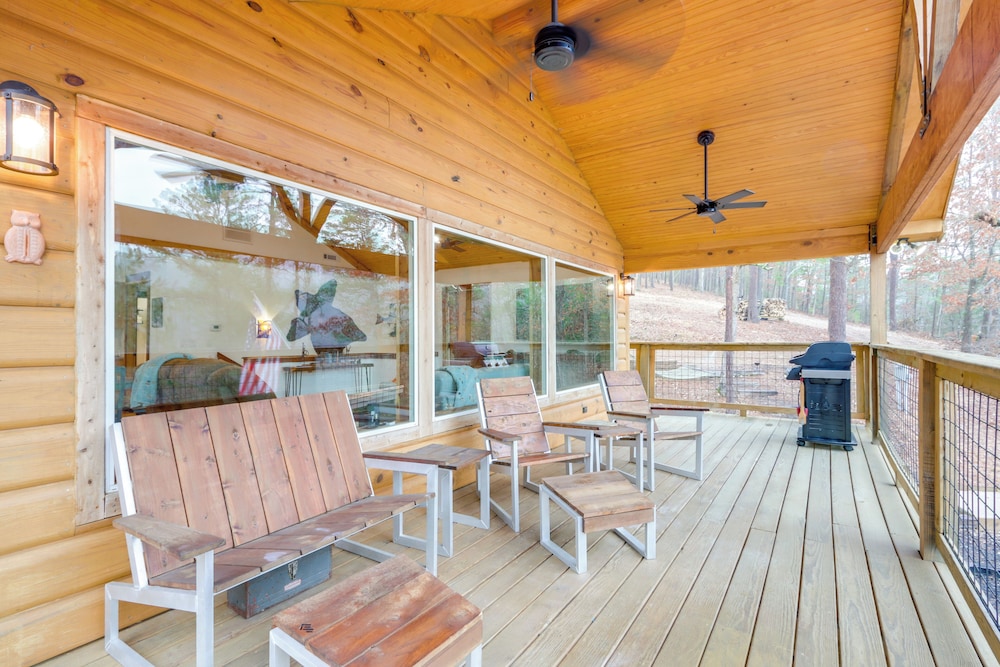 Cabin on Beaver Lake w/ Views & Furnished Deck!