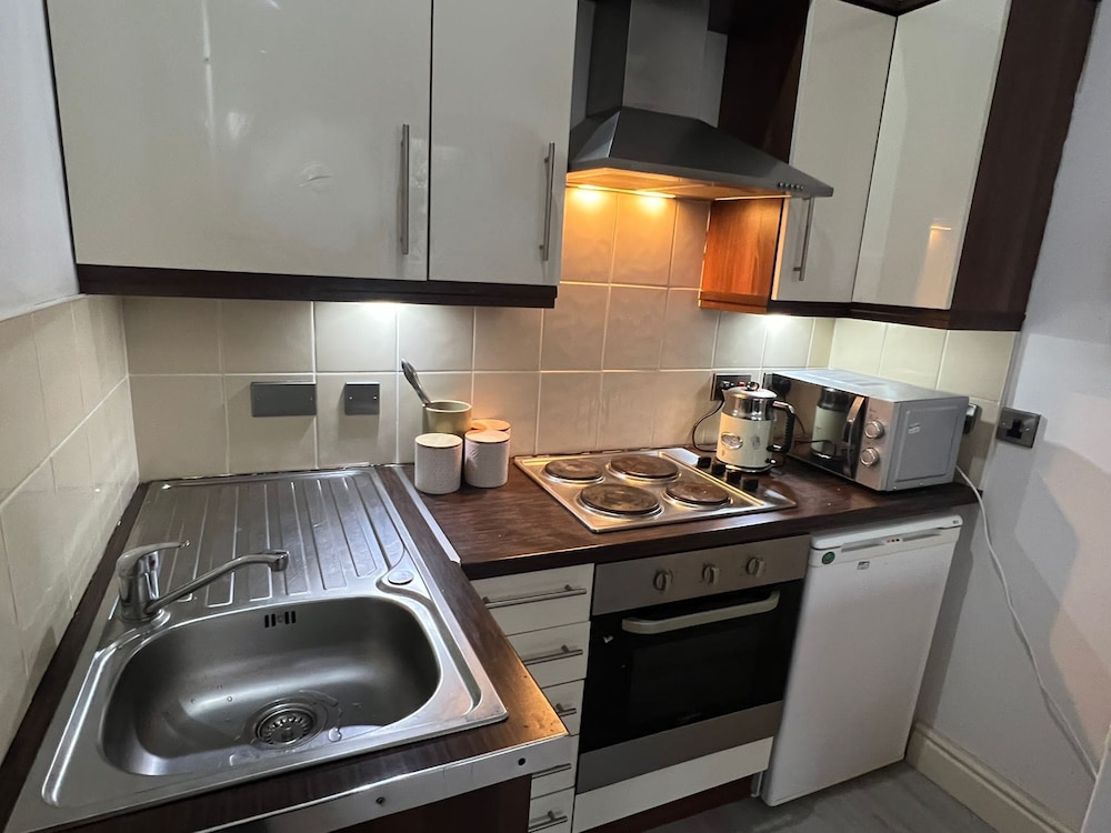 Immaculate 1-bed Apartment in Birmingham view 3