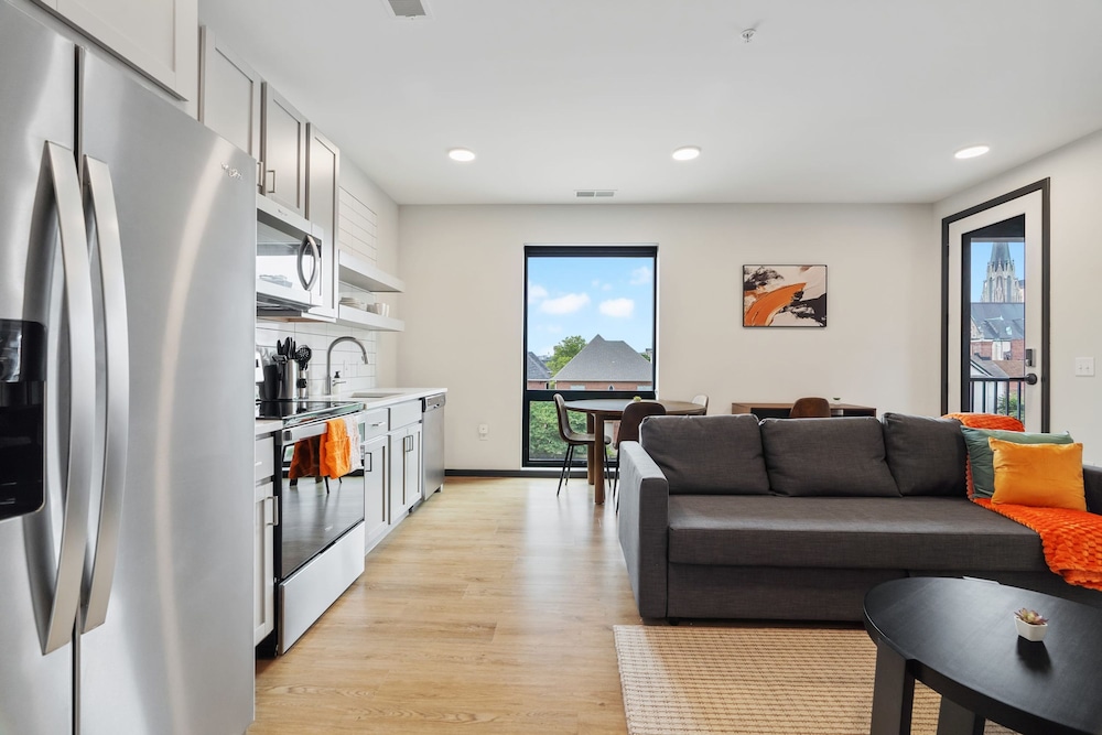 Cozysuites on Mass With Garage Parking 5 view 3
