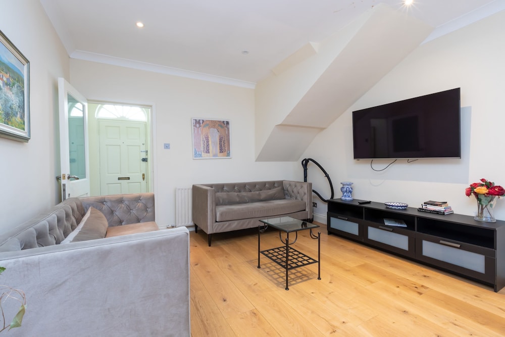 Modern and Bright 3 Bedroom House in Paddington