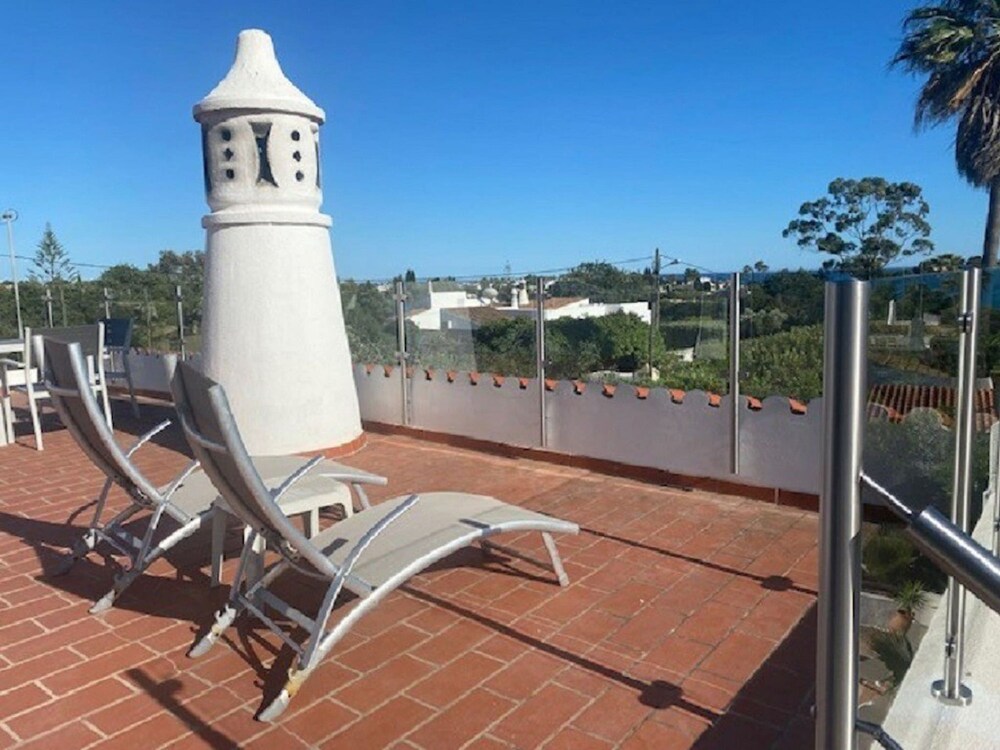 Casa Ninho Spacious 5 Bedroom Villa in an Enviab