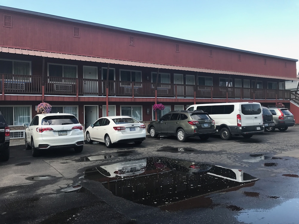 Four Winds Motel