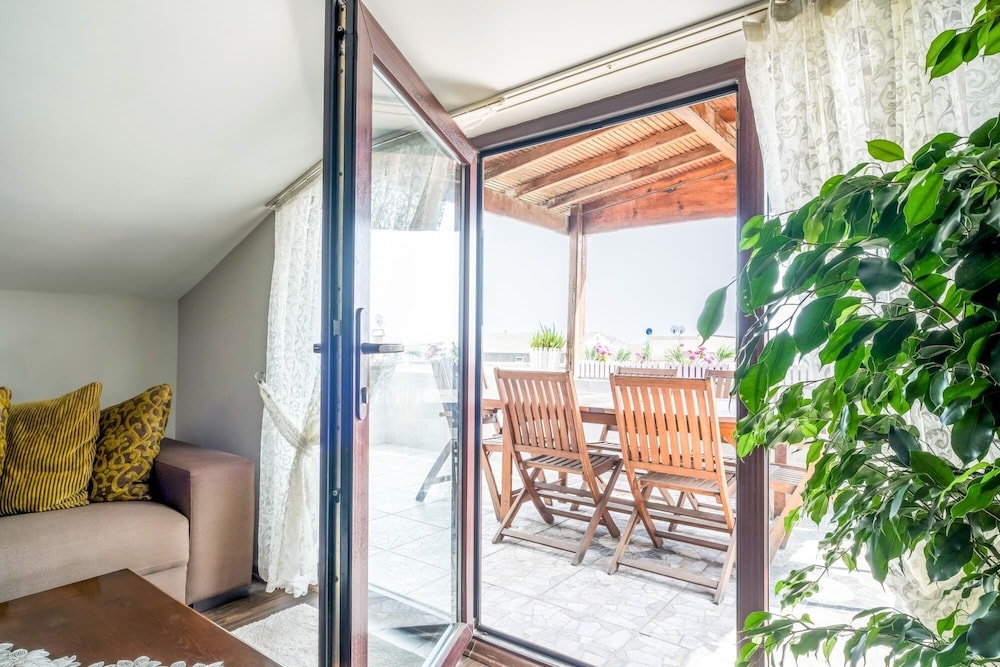 Chic Modern Flat With Terrace in Istanbul Florya