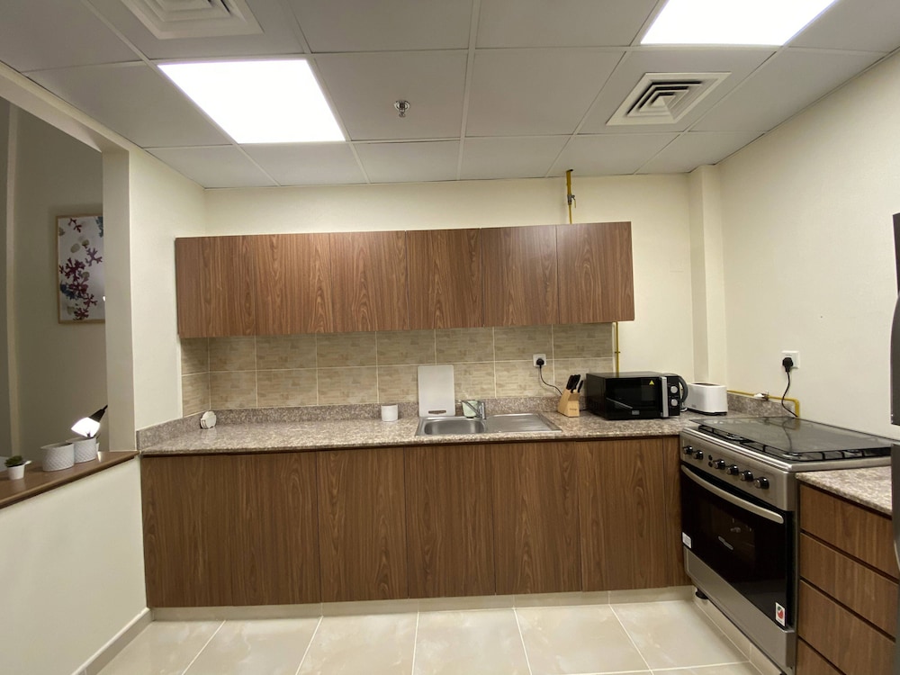 Lux BnB 1BD JVC