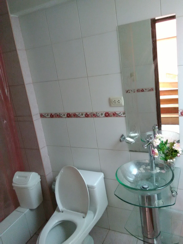 Shanell House - Hostel