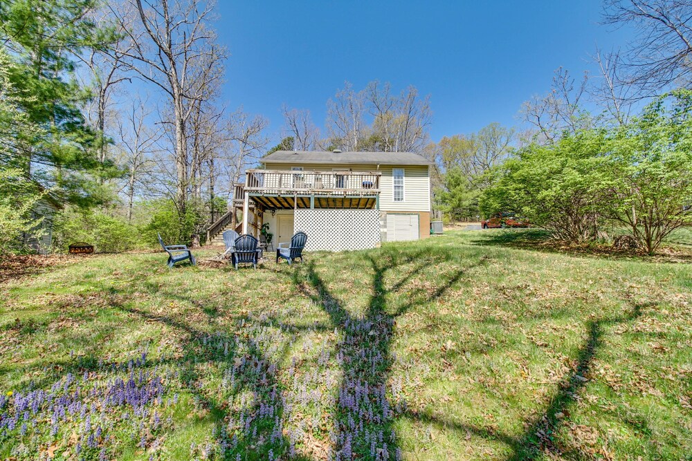 Homey Luray Cabin w/ Fire Pit & Deck! view 2