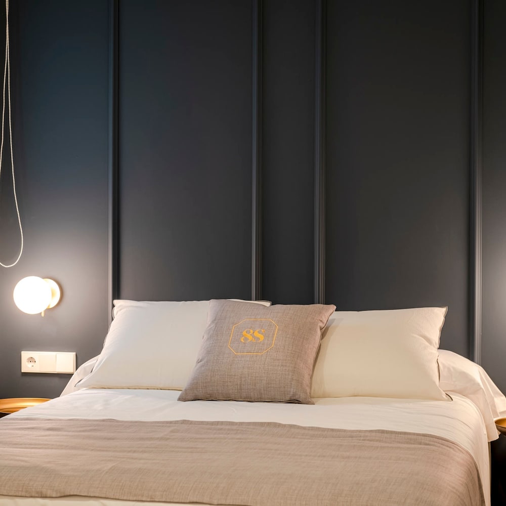 The Roger Terrace 2BR With Pool gym in Barcelona