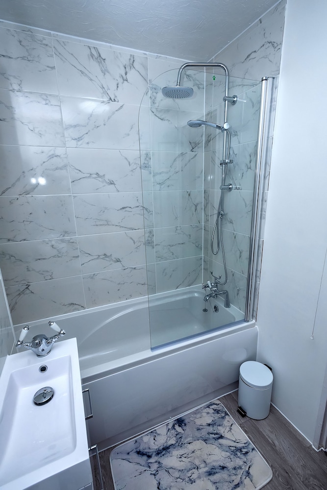 I Love London! A Stunning 2 Bed Home Sleeps 1-3!