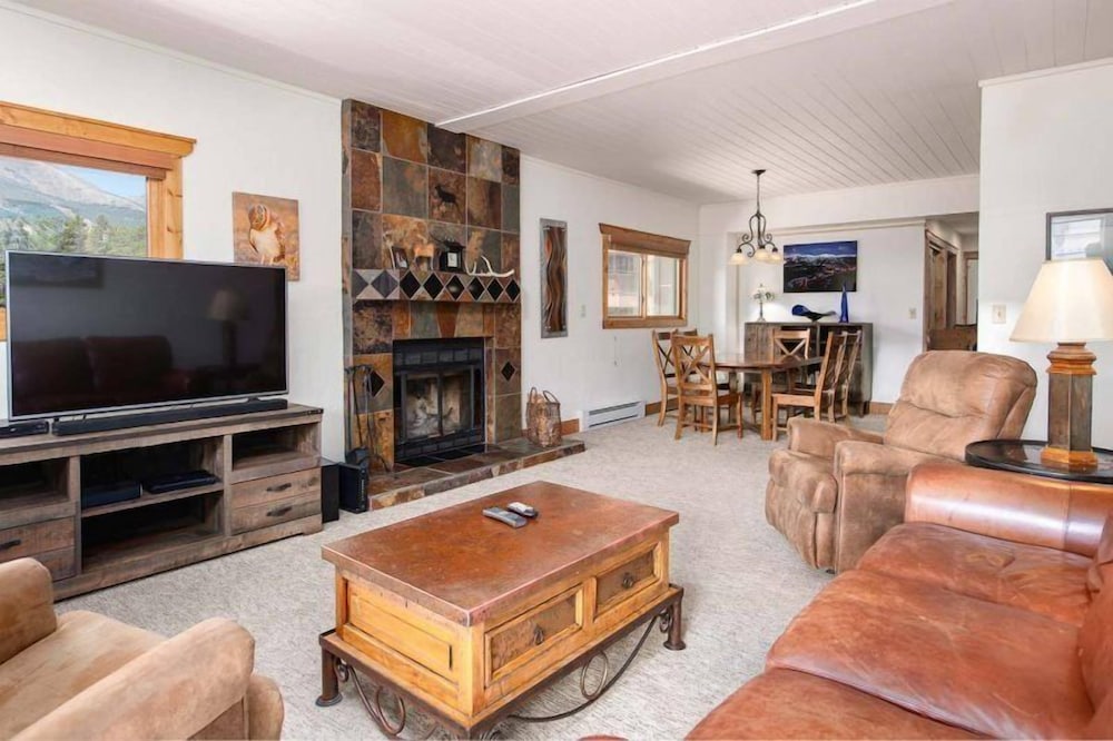 Ski-in, Ski-out 3 Bedroom in Downtown Breckenridge at Peak 9