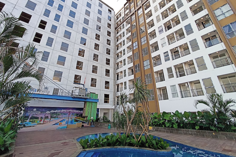 Brand New and Homey Studio at Tamansari Skylounge Makassar Apartment