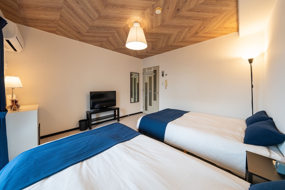 Namba West 5 connecting room