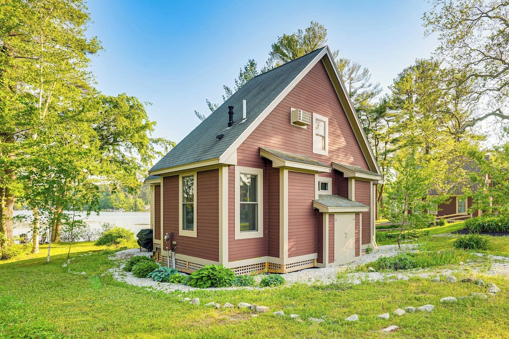 Waterfront Cottage in Summer Village w/ Grill