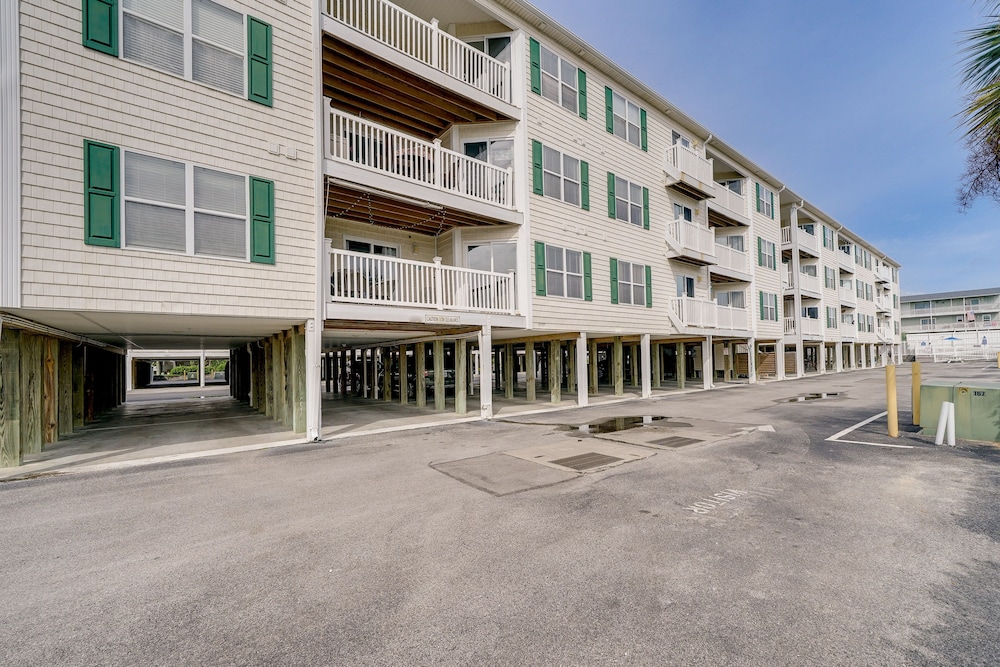 Oak Island Vacation Rental ~ 1 Block to Beach! view 5