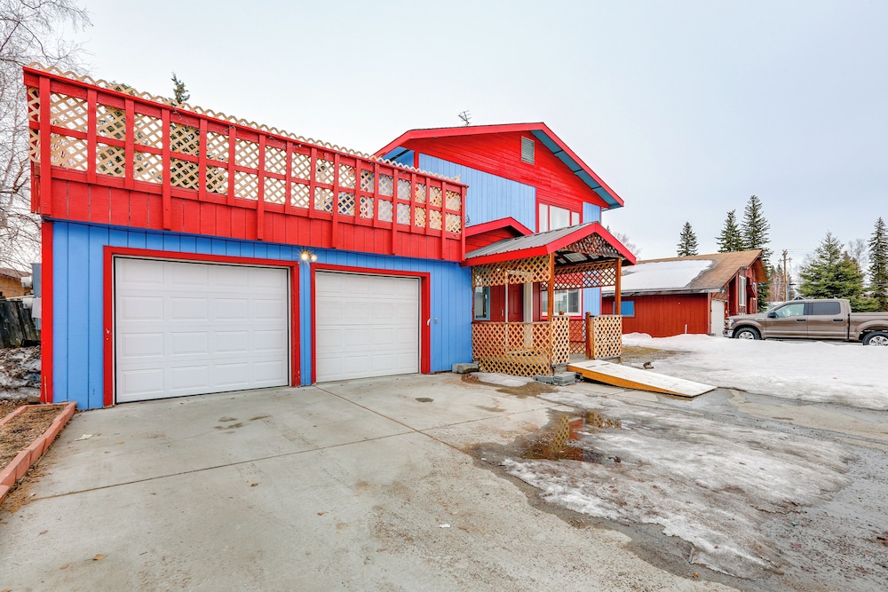 Near Dtwn & Pioneer Park: Fairbanks Home w/ Deck!