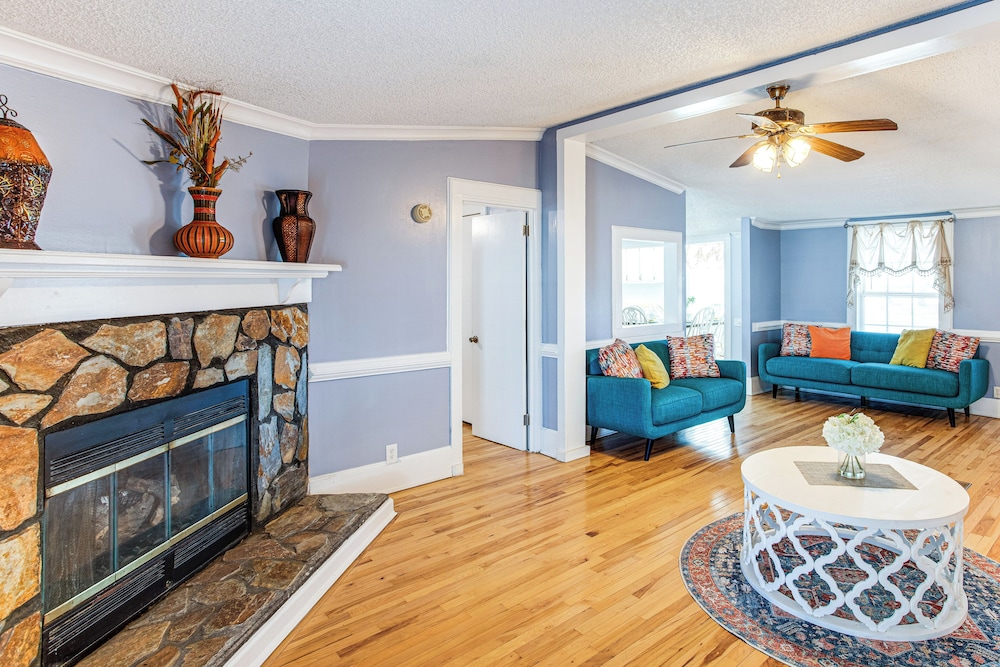 Large Yard & Historic Charm: Orangeburg Retreat!
