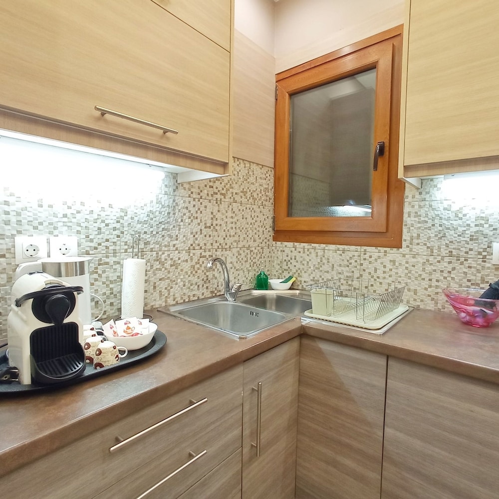 Cozy Apartment for 4 Persons at Thiseio Cozy Apartment for 4 Near Acropolis at Thissio