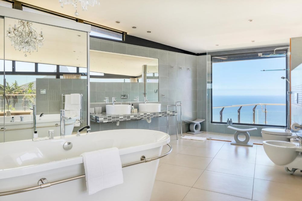 Villa Sol Camps Bay - Family Retreat With 360 Views