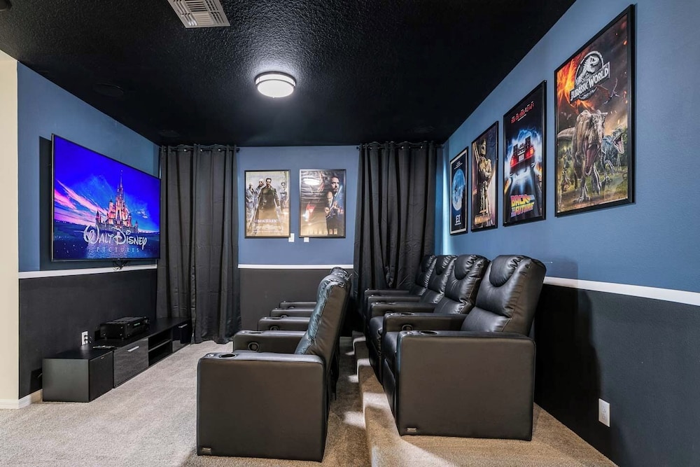 Spacious 9-bedroom Orlando vacation home