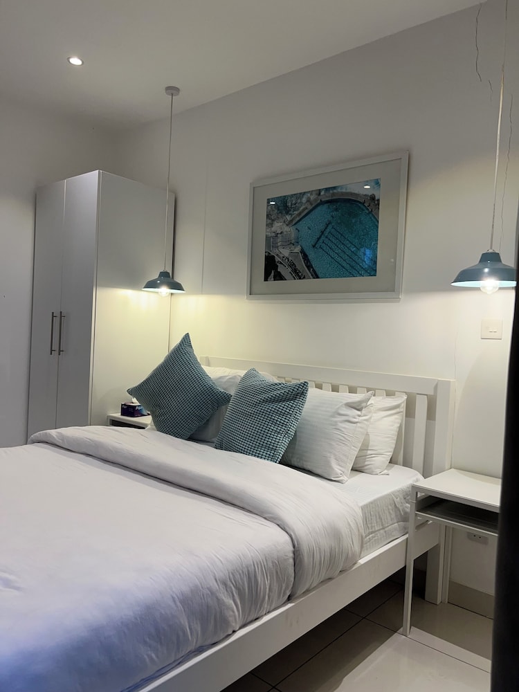 EBS LEGEND ONE BEDROOM DUPLUX embassy