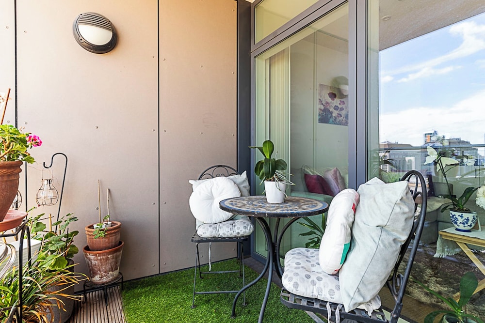 Stylish Canary Wharf Retreat For 2