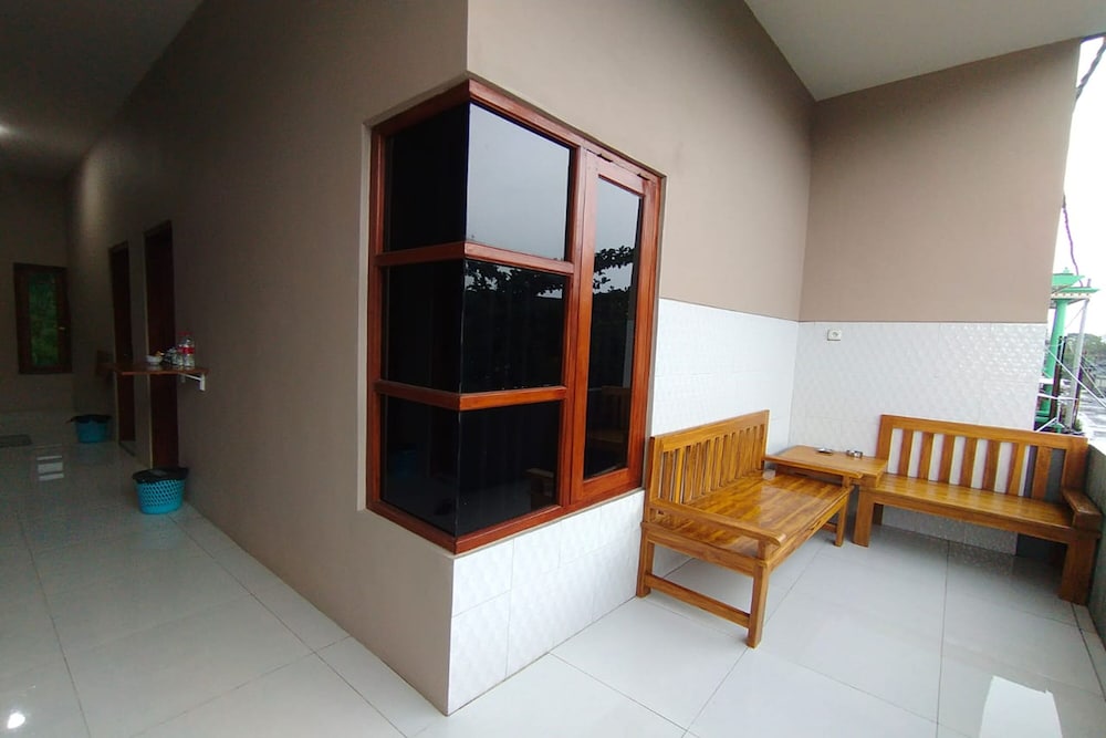 Wisma Kencana Guesthouse view 3