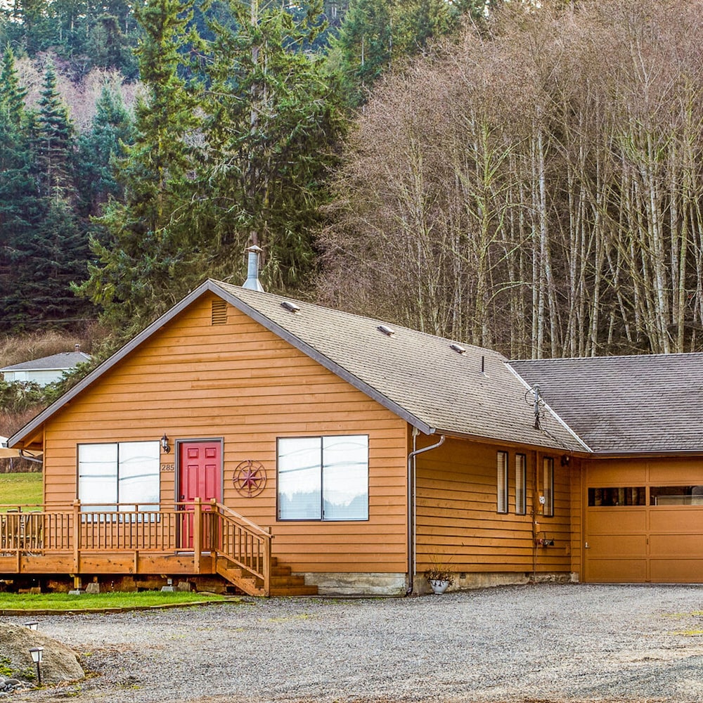 Cornet Bay Cottage in Oak Harbor