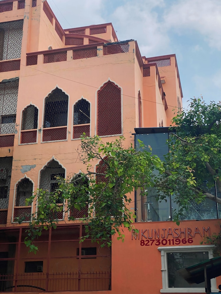 Nikunj Ashram Hotel view 5