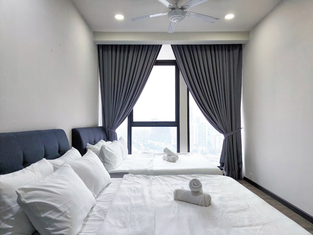 Expressionz Suites by Manhattan Group