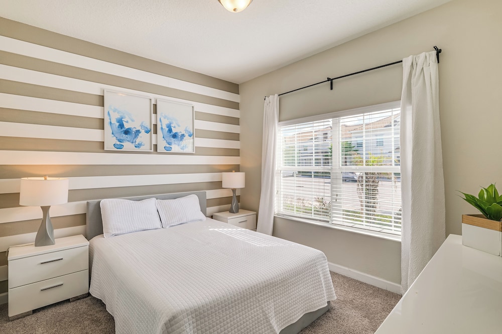 Family Oasis in Championsgate: Private Pool!